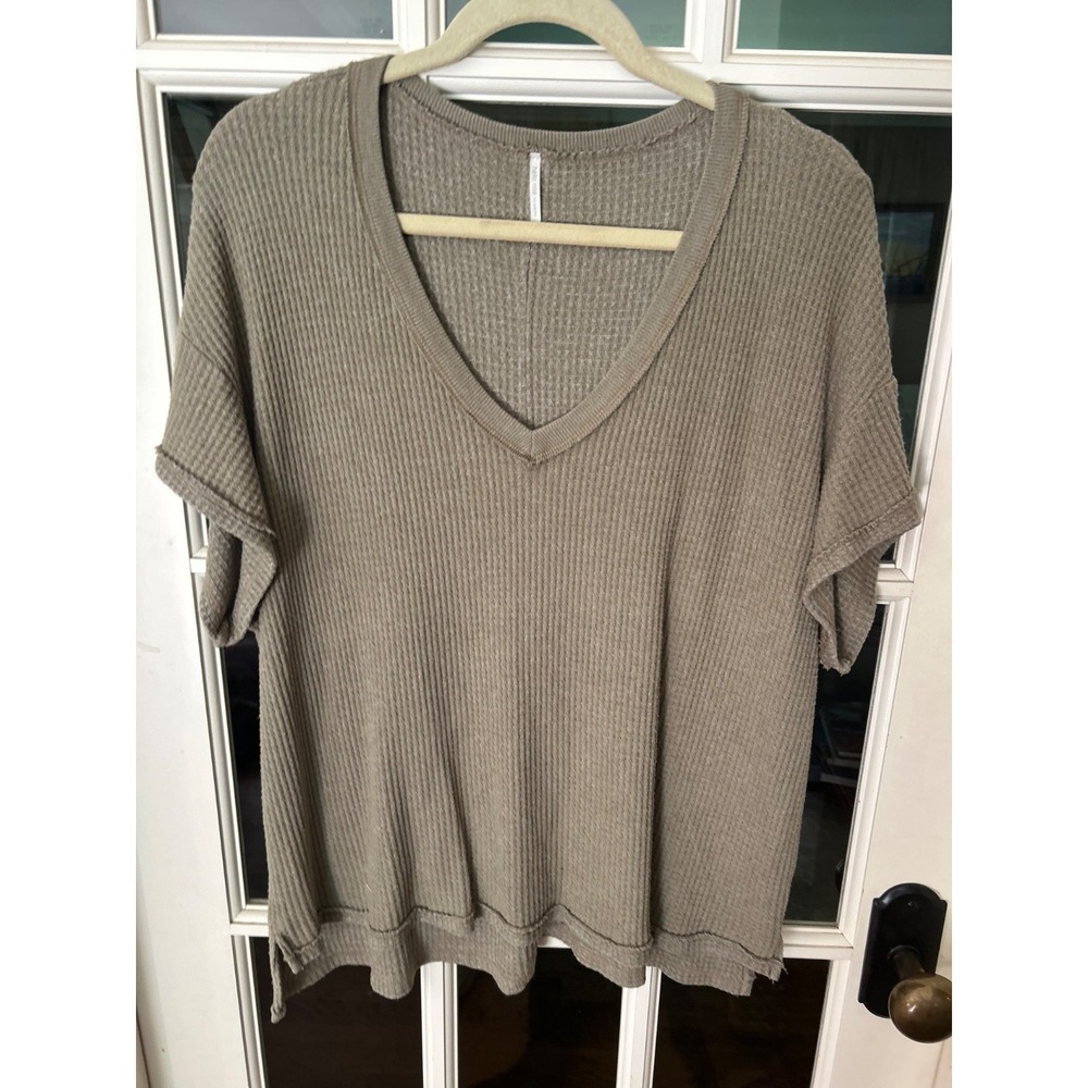 Hello Nite Top XL Moss Olive waffle knit T-Shirt V-Neck Relaxed raw hem on back